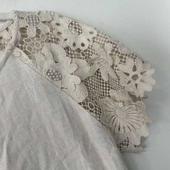 UMGEE Cream  Floral Sleeves Appliqué Top M - Picture 2 of 5